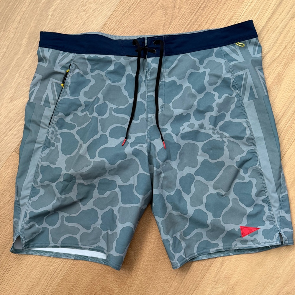 Florence Marine X camo board shorts. Size 36